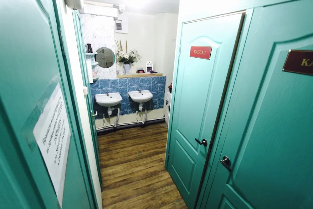 Hollandse Moeder - Hostel