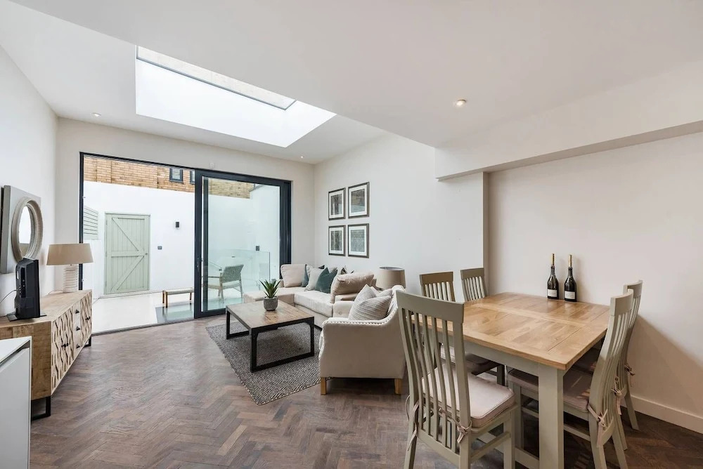Modern, Bright & Elegant 3 Bed Fulham Maisonette