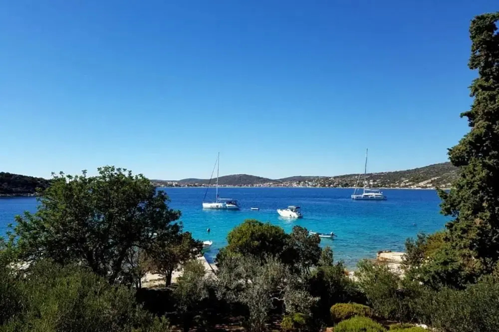 Jak - 10m From the sea - A