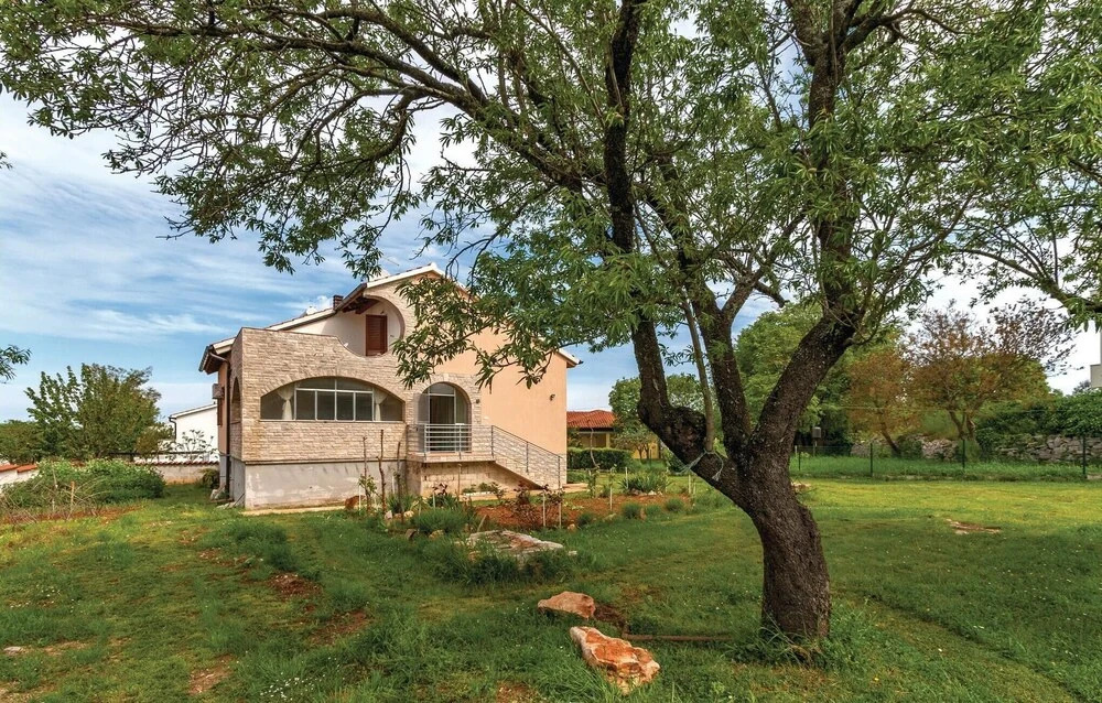 Beautiful Home in Peroj With Wifi and 2 Bedrooms
