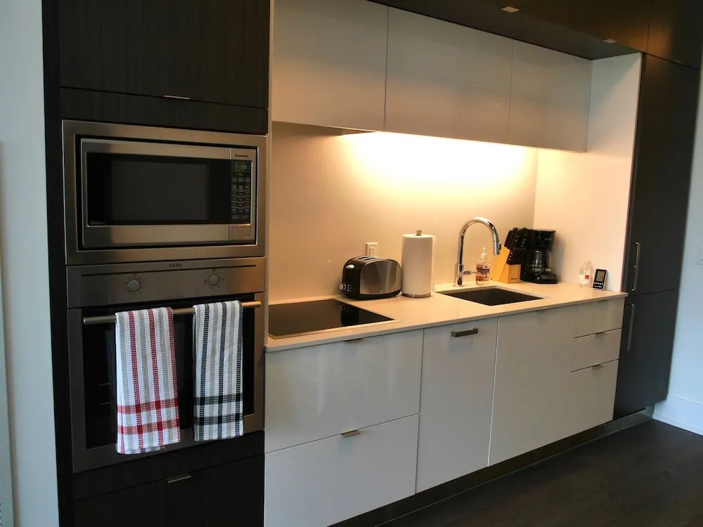 Beautifully 1BR Condo at the Waterfront