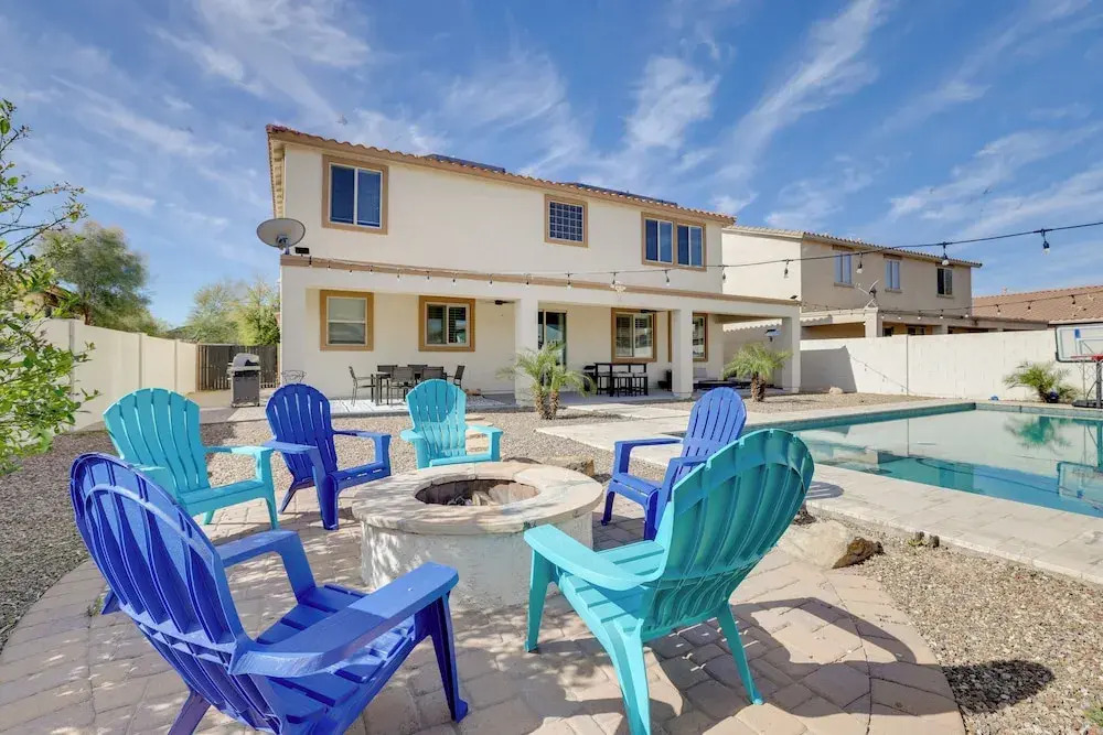 Pool, Fire Pit: Luxe Family Home in Goodyear