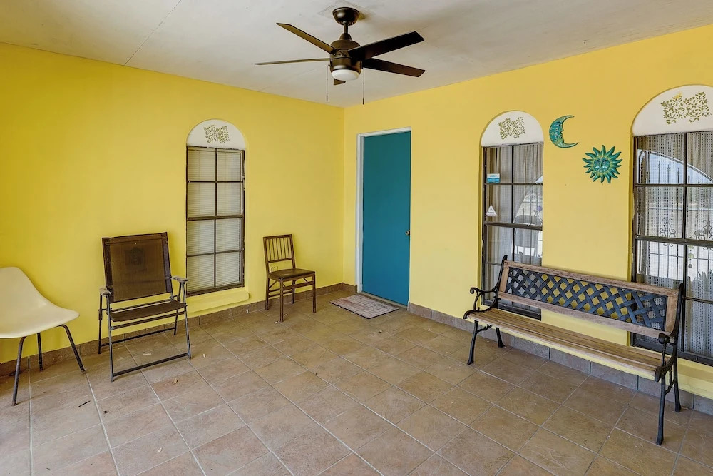 Screened Porch: Remote Harlingen House!