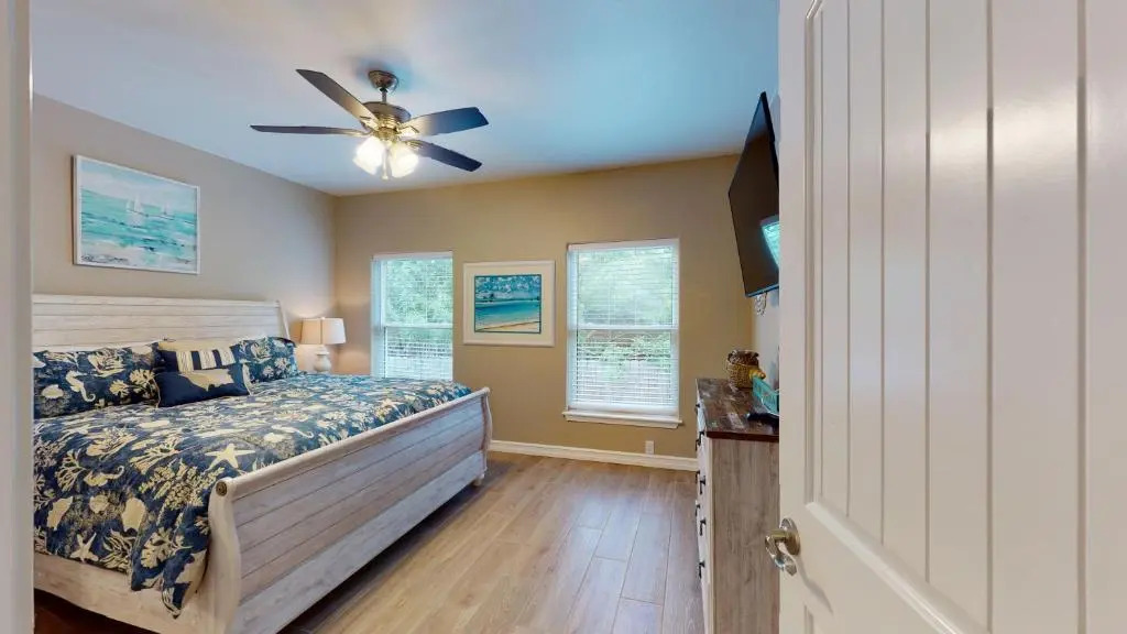 CDR109 Salt Therapy 3 bedroom 3 bath Newly Remodeled, BEACH home with Shared POOL