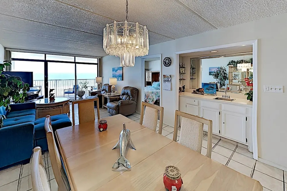 Picture-perfect Gulf Views, Pools, Tennis & Sauna 2 Bedroom Condo