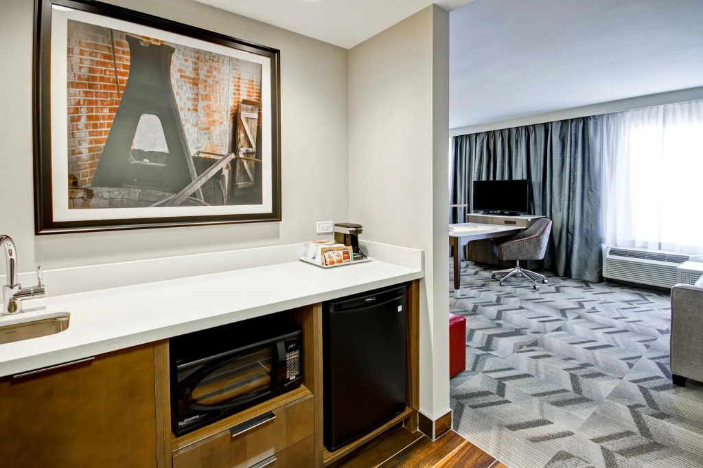 Hampton Inn & Suites - Medicine Hat
