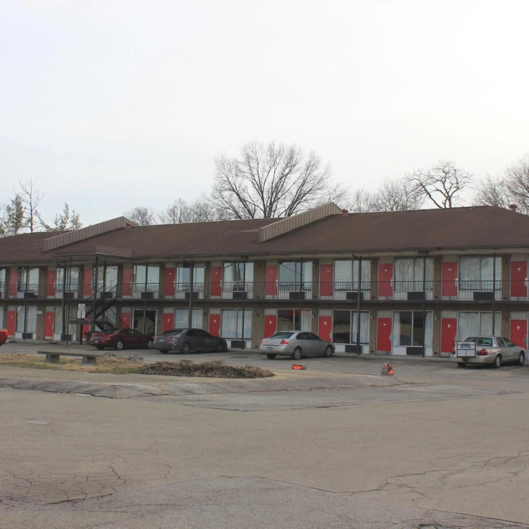 Red Carpet Inn - Louisville