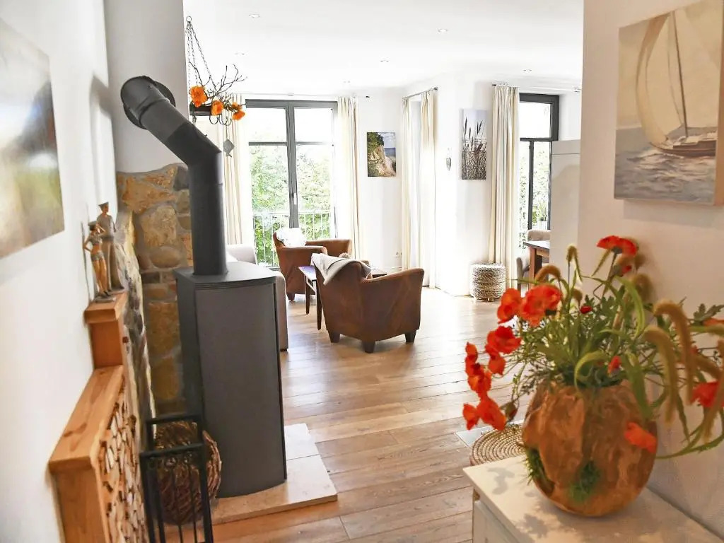 Villa Paula in Sellin - WG01 "Findling" strandnah mit Kamin, Terrasse, Balkon