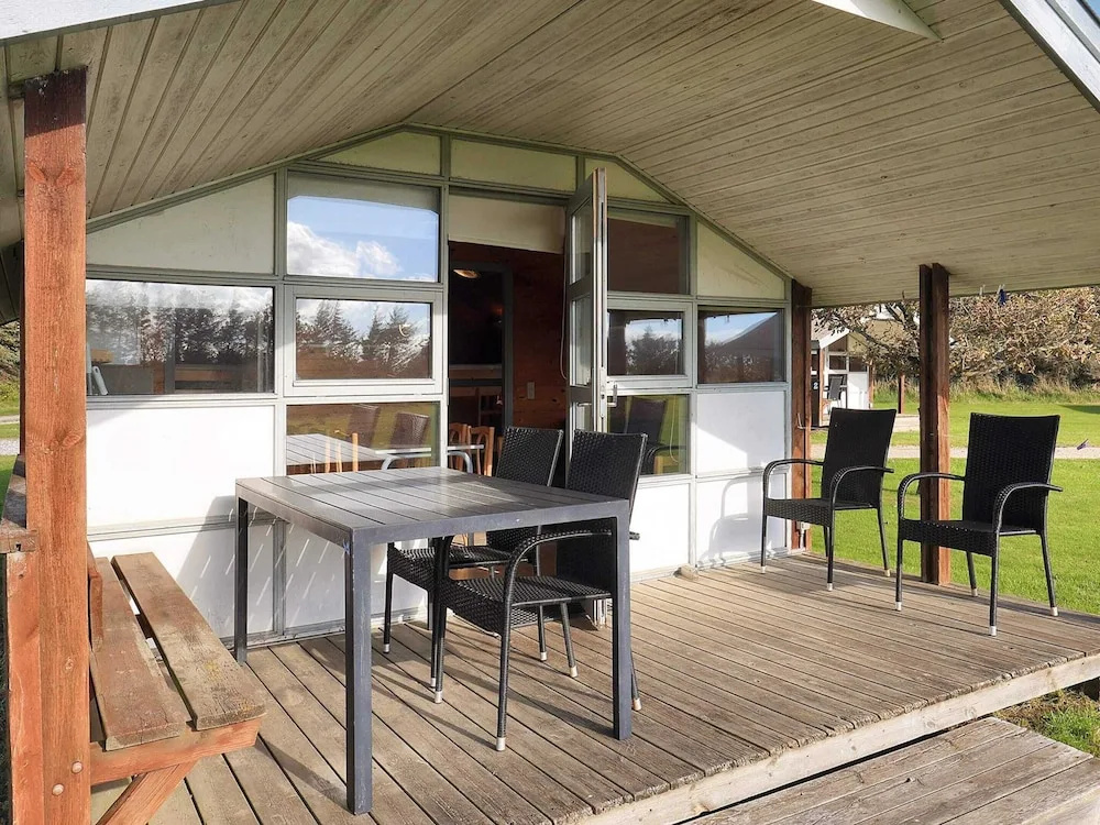 Sunny Cabin in Camping Resort