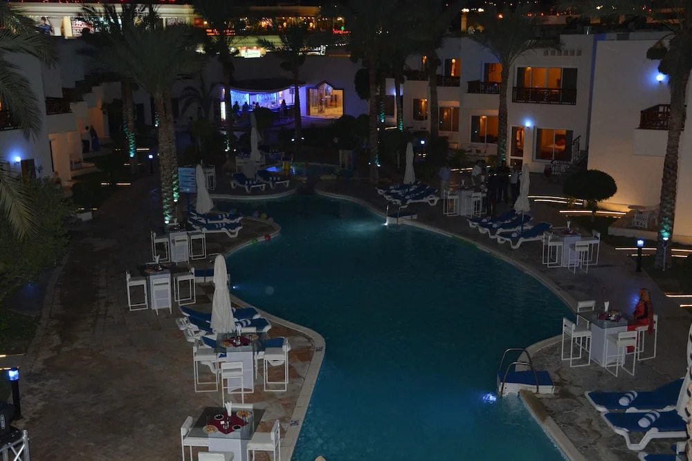 Magic Stay at Le Mirage Hotel