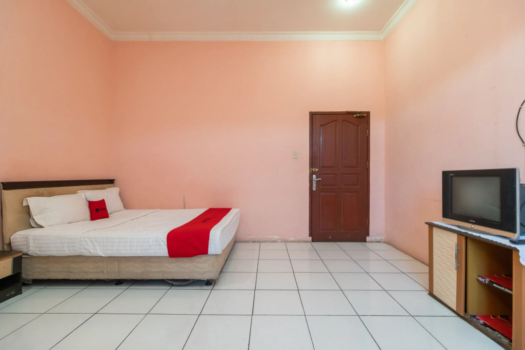 RedDoorz near Silangit International Airport