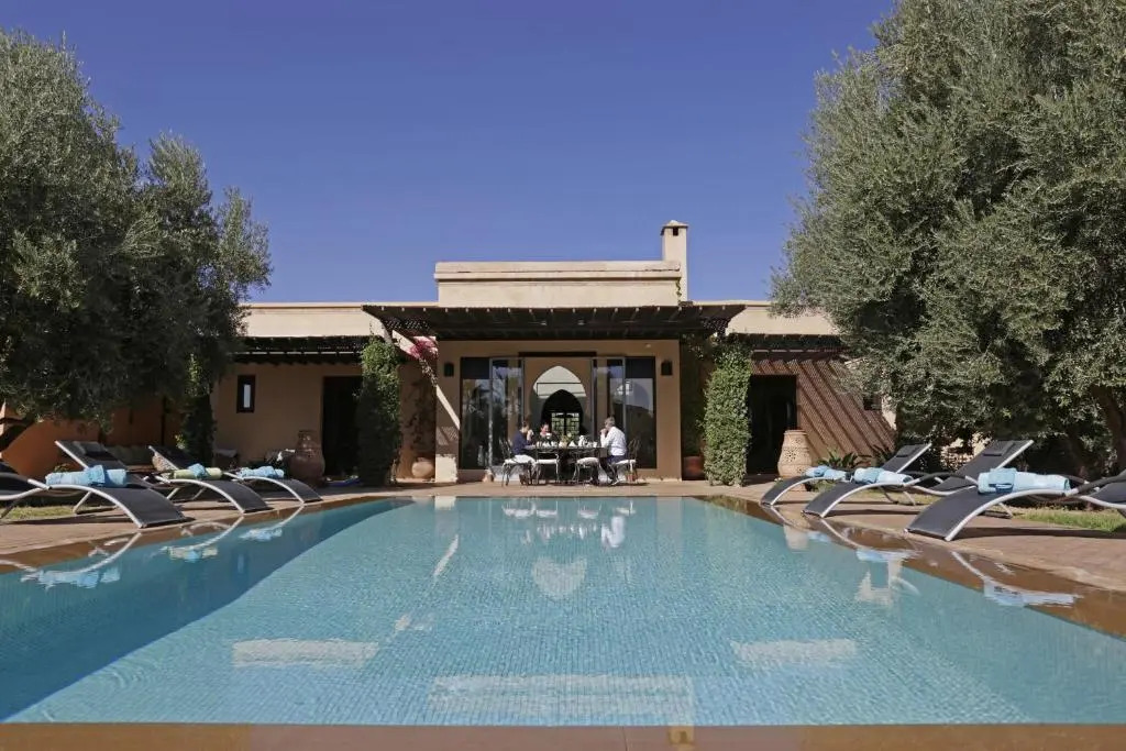 Villa DOMOLIV en exclusivité avec piscine et terrain de tennis privé