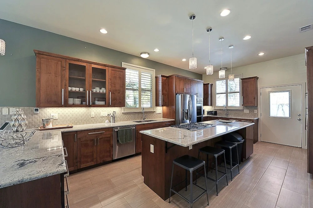 Stylish 3BR in Austin by RedAwning