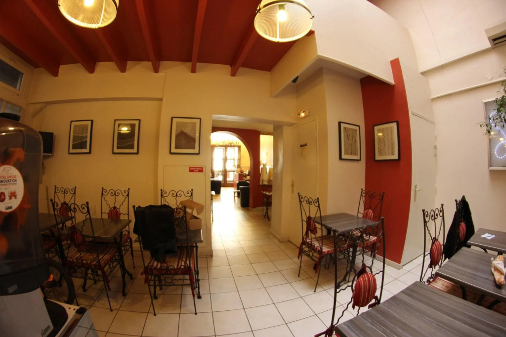 Hôtel Des Arts, Artisanal et Indépendant