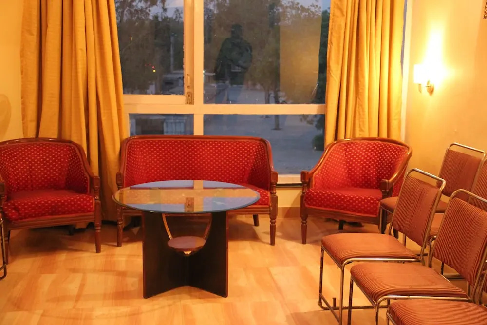 Hotel Doves Inn