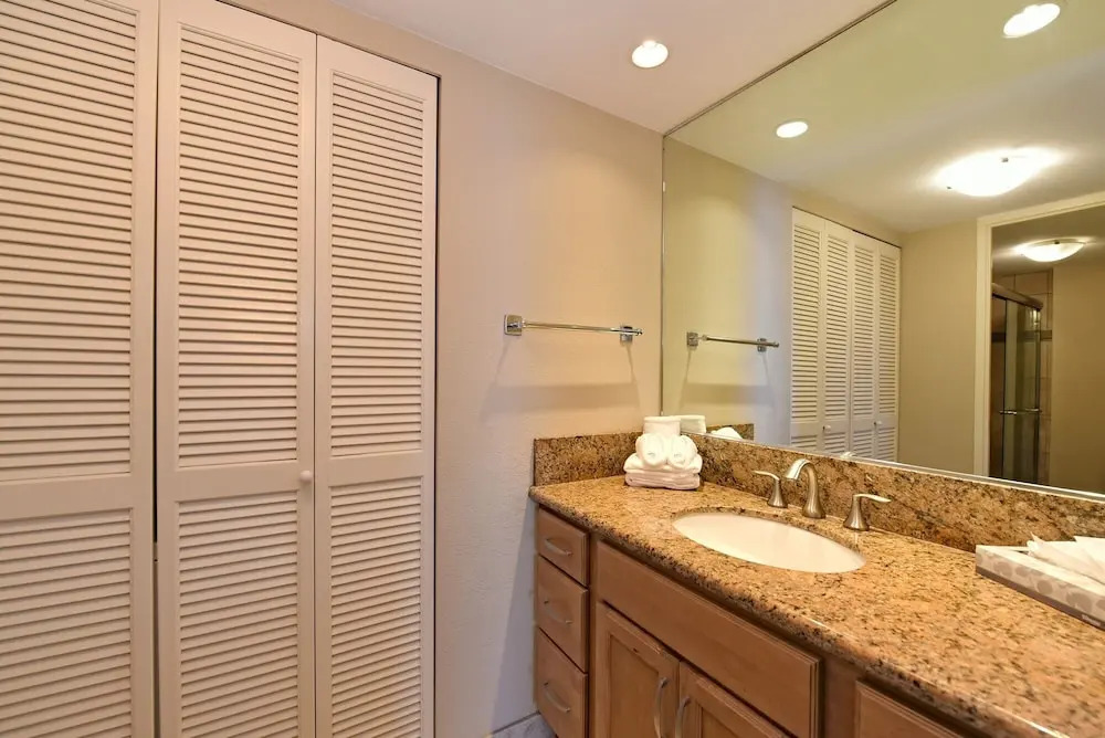 Mahana Resort #906 1 Bedroom Condo by RedAwning