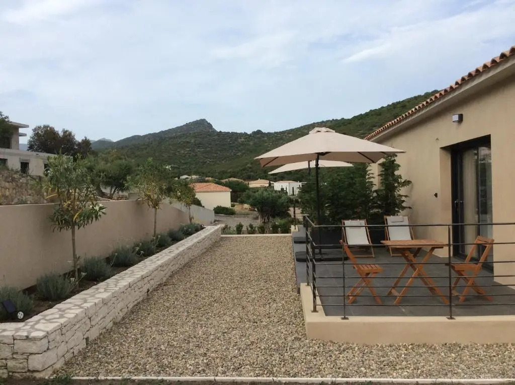 STUDIO A 2 MIN DES PLAGES