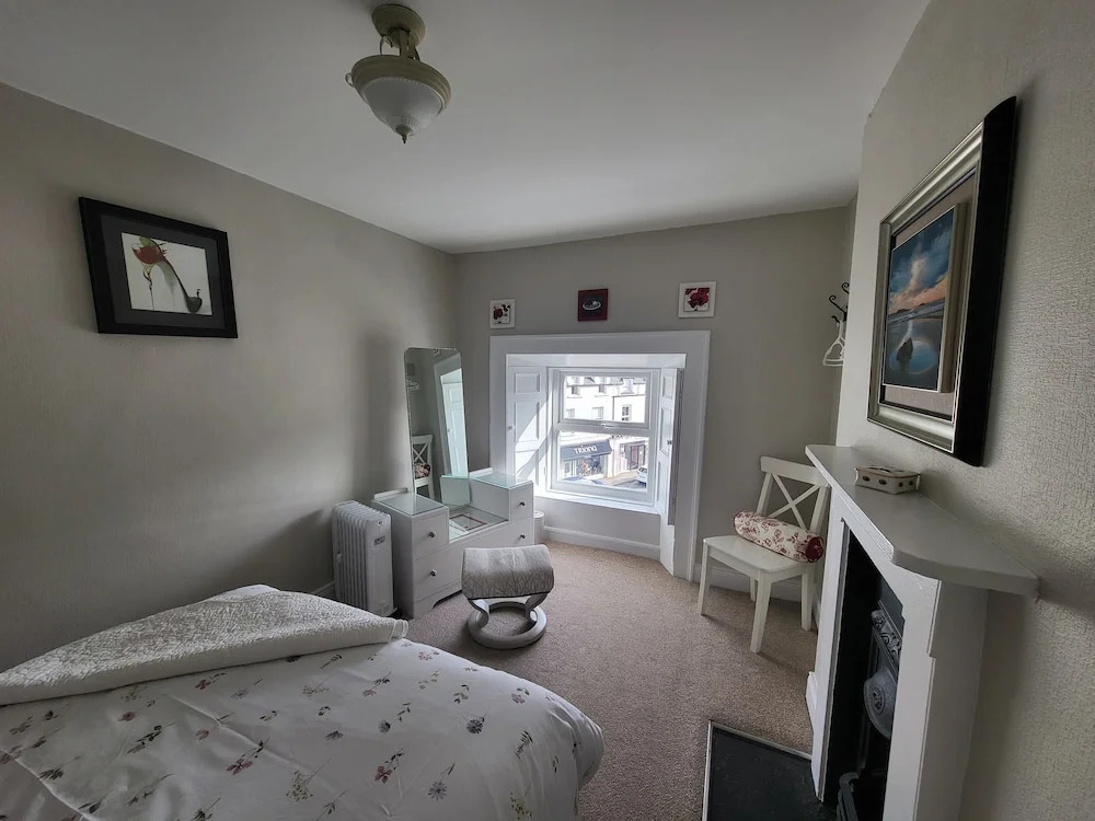 Charming 2 Bed Apartment Donegal Town Centre
