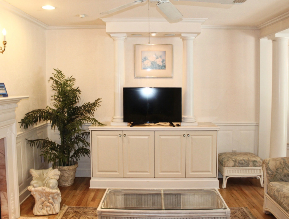 Treasure Island Beach Retreat Sleeps Up To 9