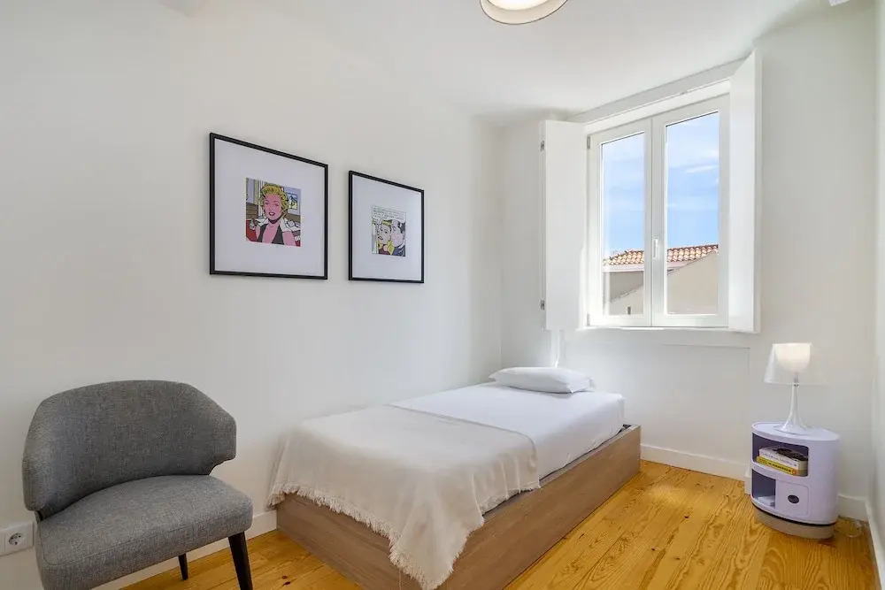 Alfama 2-Bed Minimalist Retreat For Digital Nomads & Remote Workers