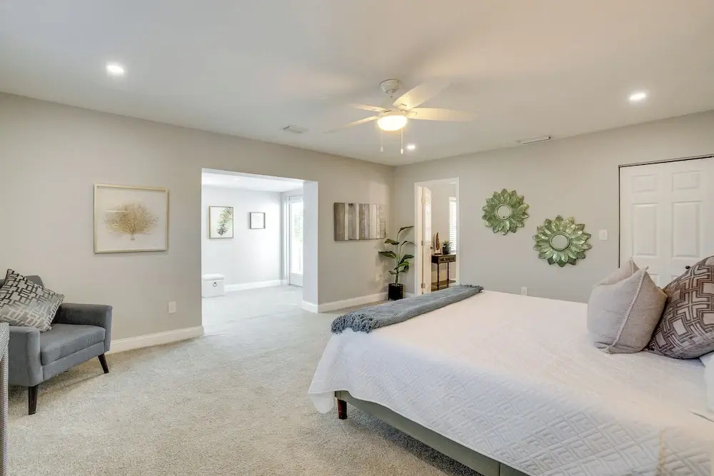 4 Mi to Siesta Key: Family Getaway w/ Balcony