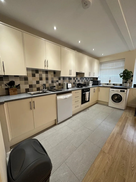 Charming 2-bed Apartment in Danbury, Essex