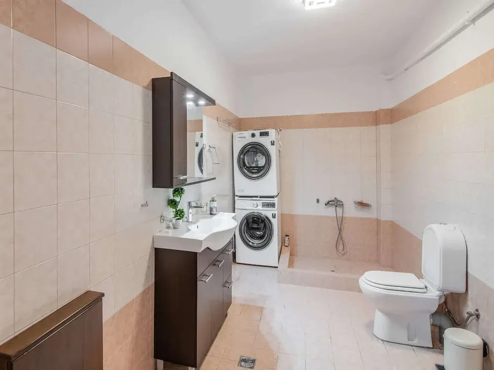 Inviting Villa in Anavissos With Communal Pool