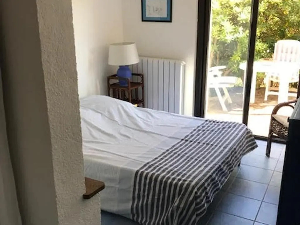 Villa F4 Méditerranéenne avec Accès Direct Crique et Parking - FR-1-309-293