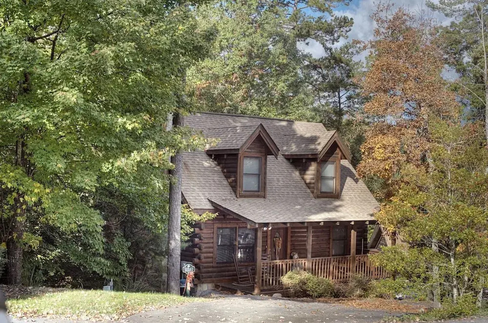 Er91 - Eagle's Beauty - Great Location - Close To All The Action! 2 Bedroom Cabin by RedAwning