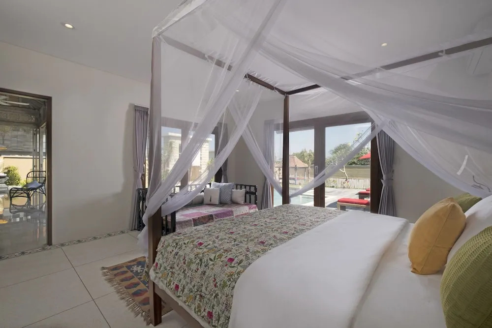 Villa Manggala - 13 mins walk to Berawa Beach