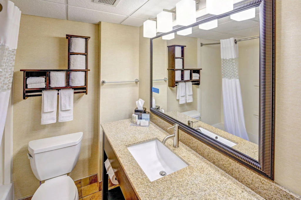 Hampton Inn & Suites Cleveland-Airport/Middleburg Heights