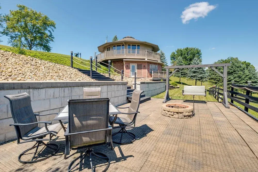 4 Mi to German Village: Studio w/ Hot Tub