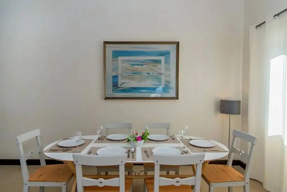 Hospitality Expert CB2