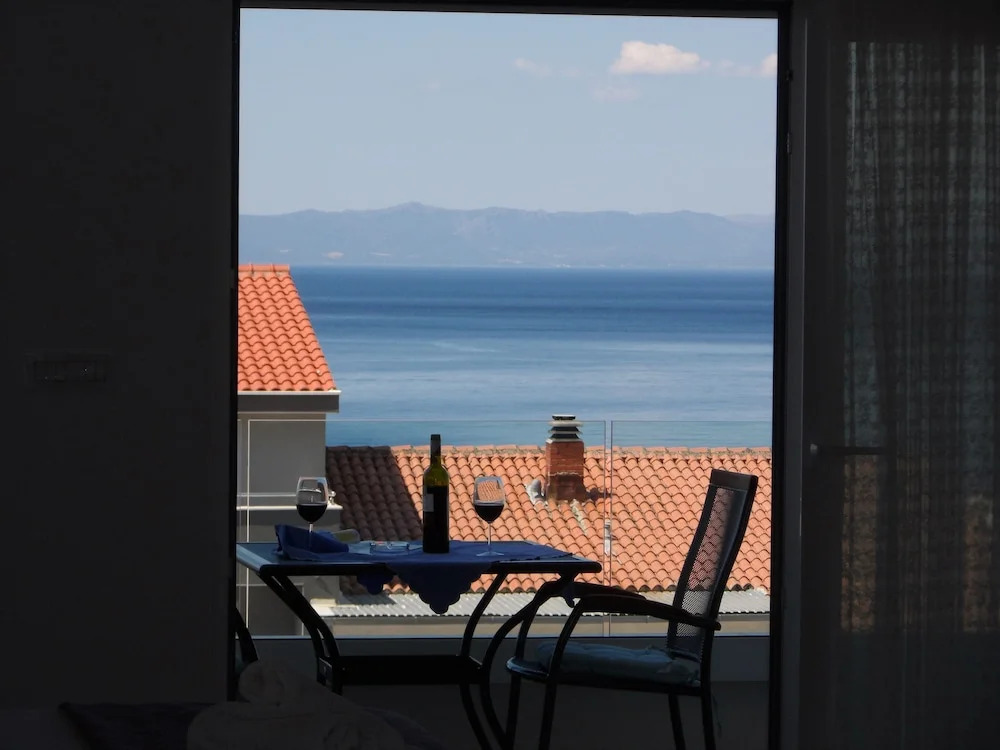 Apartments by the sea Makarska - 21425