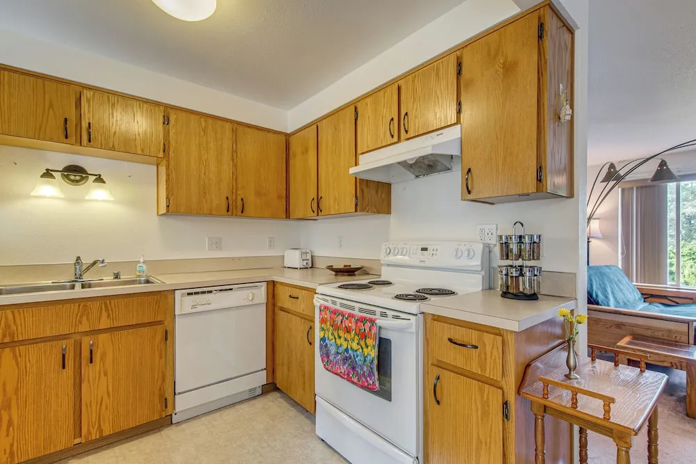 Ocean City Home w/ Fenced Yard: 1 Mi to Beach