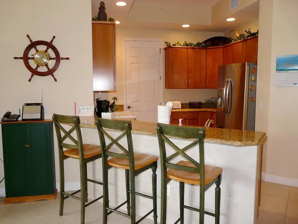 Spacious Condo With sky Views and Steps to South Beach
