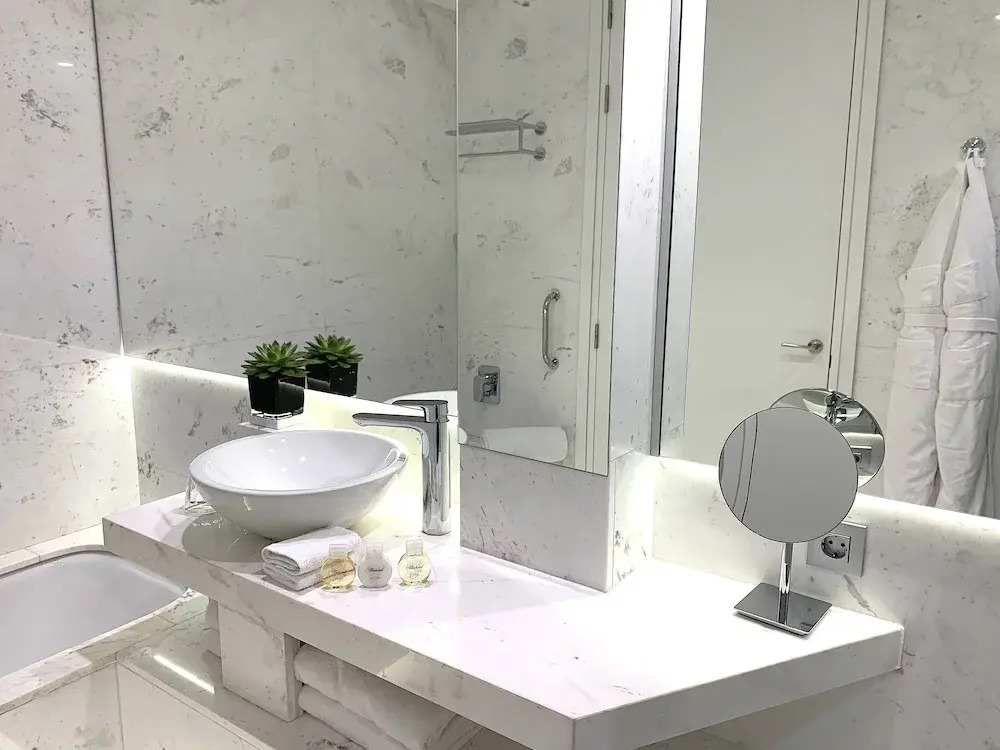 MONDRIAN Luxury Suites & Villas