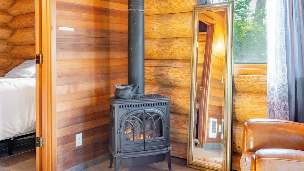 Penn Cove Overlook by Avantstay Cabin w/ Views