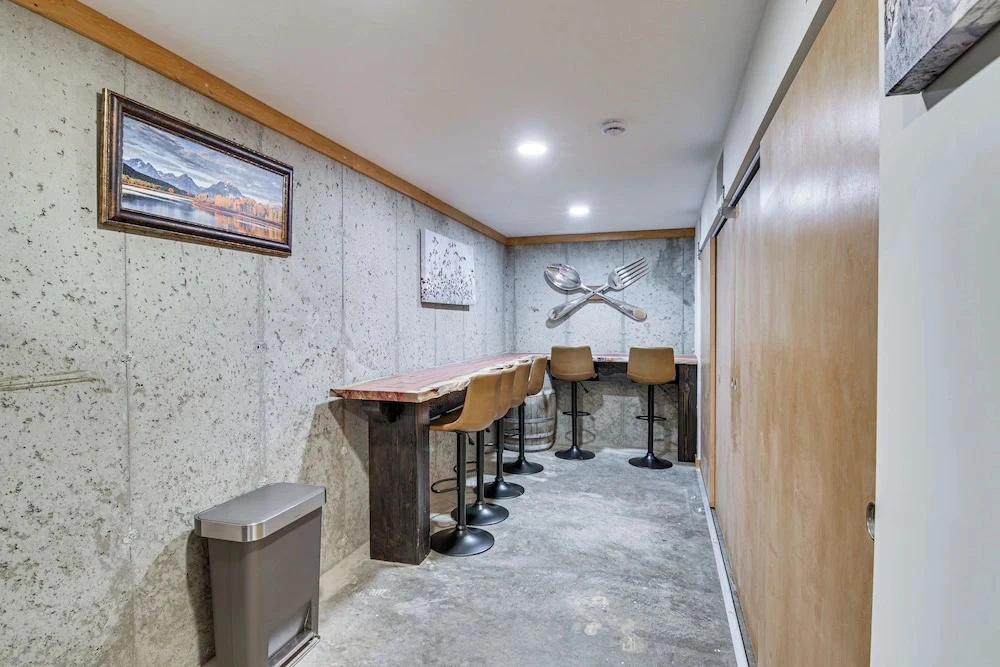 2 Units w/ Sauna & Cold Plunge! Belgrade Retreat