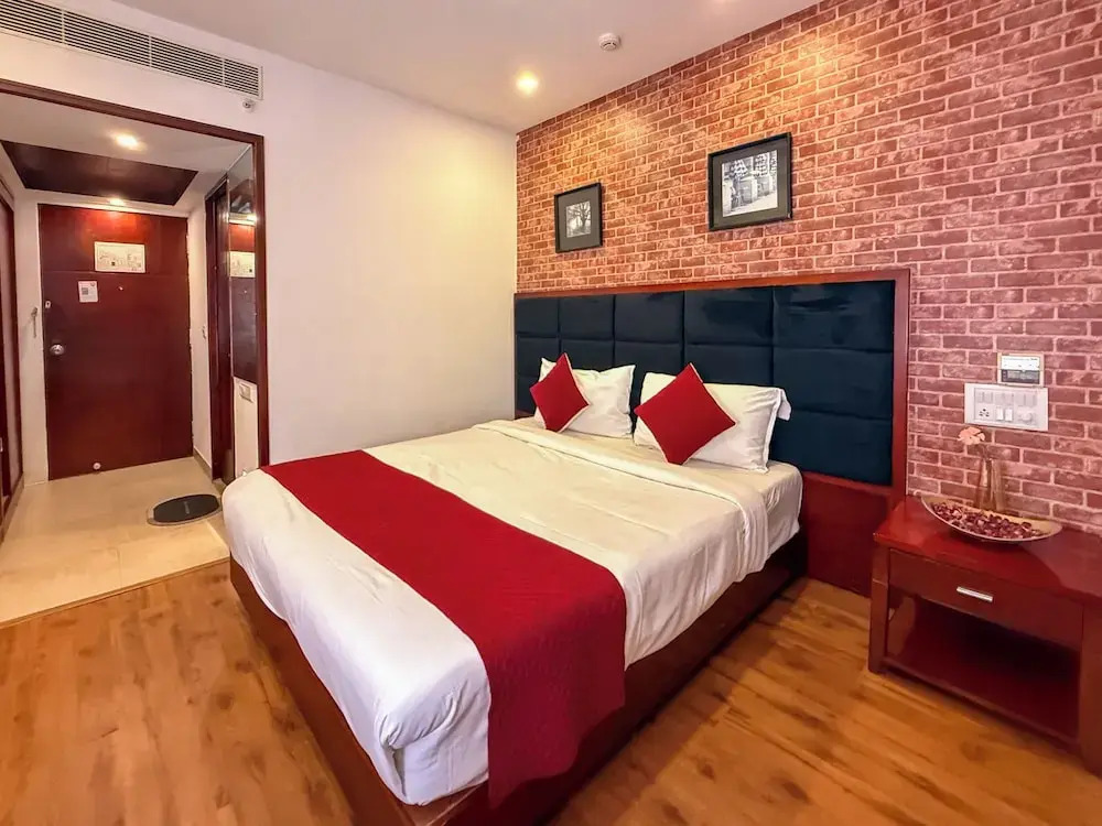 C Suites Lotus Park