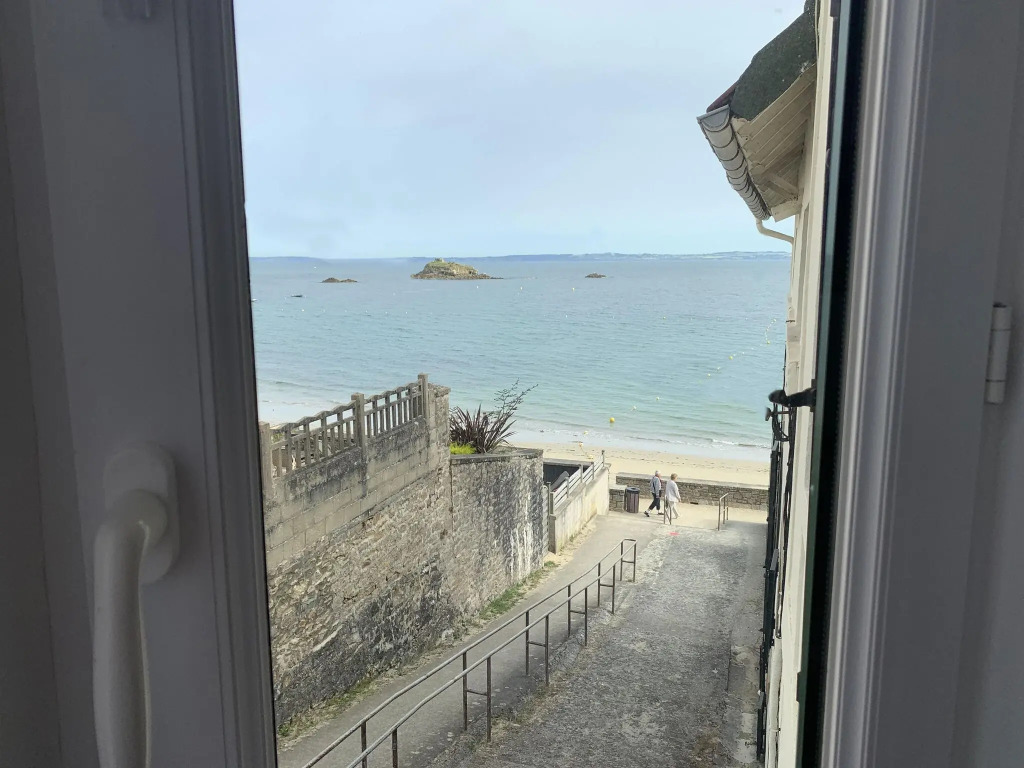 Duplex apartment in a prime seafront location, Treboul, Douarnenez