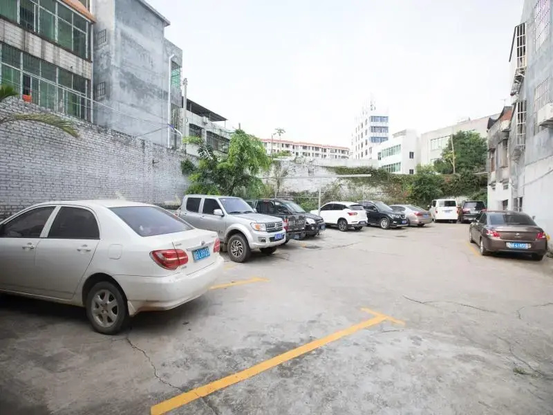 GreenTree Inn Hainan Haikou East Train Station East Fengxiang Road Business Hotel