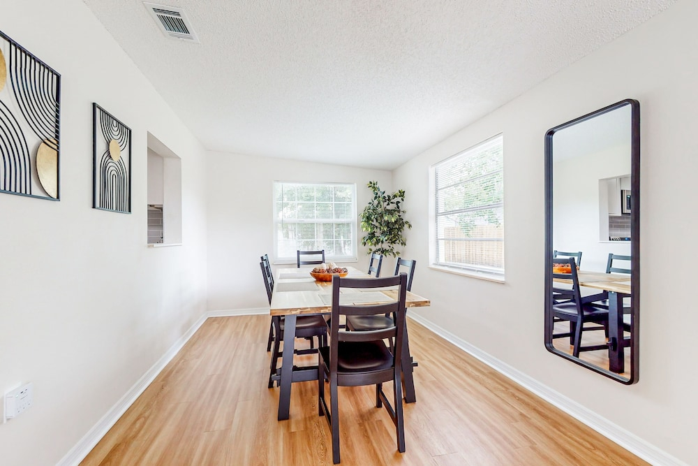 Single-story House With Private Pool, Alfresco Dining, & Lanai - Dog-friendly