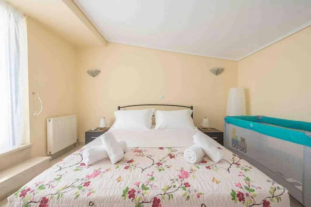 Saronis seaview 2bdr residence 500m from the beach