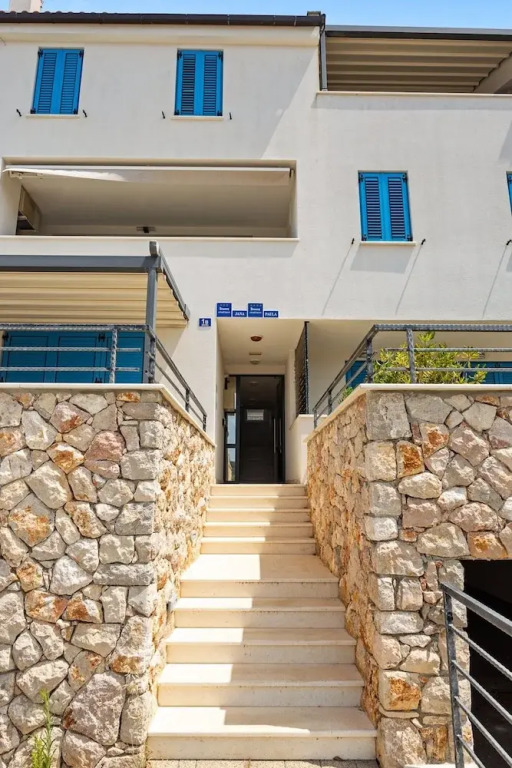 Sea View Vacation Apartment in Cres