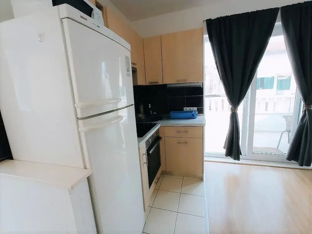 Cute apartment in stone house near sea