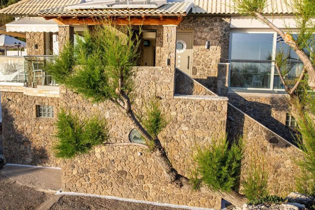 Black Rocks Luxury Seafront Beach Suite