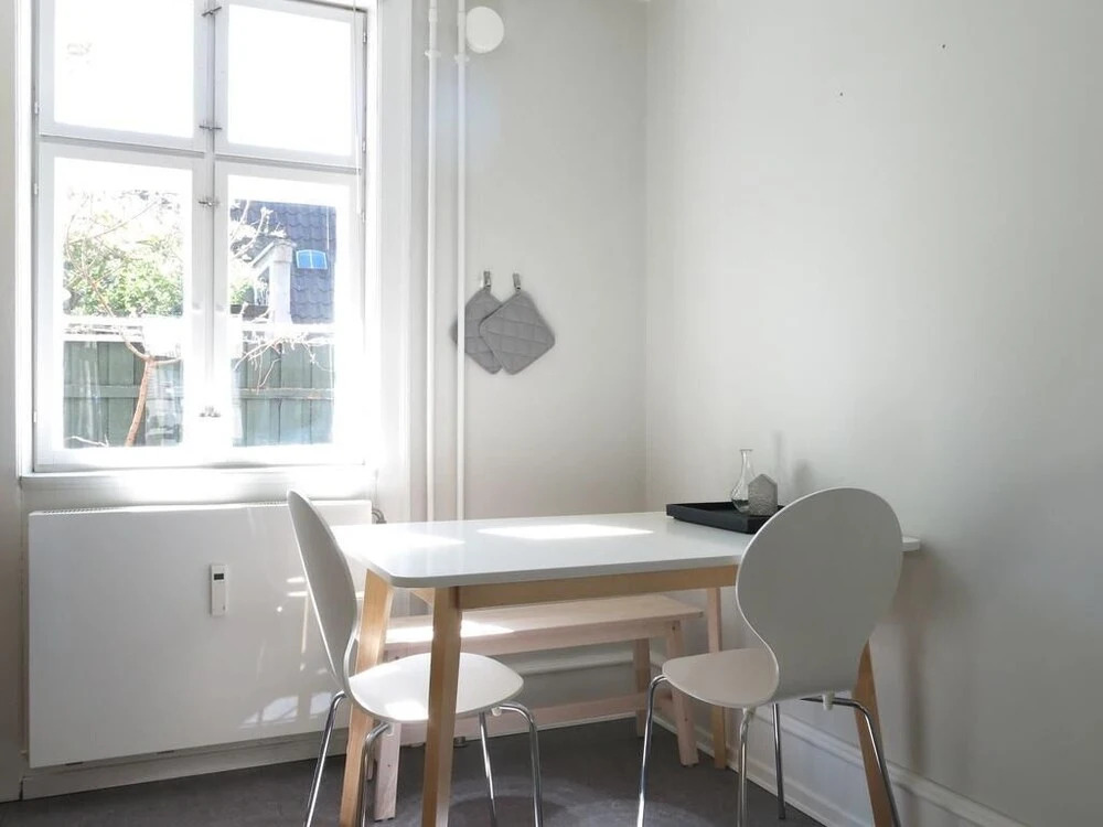 Studio near Queen 1142 - 1
