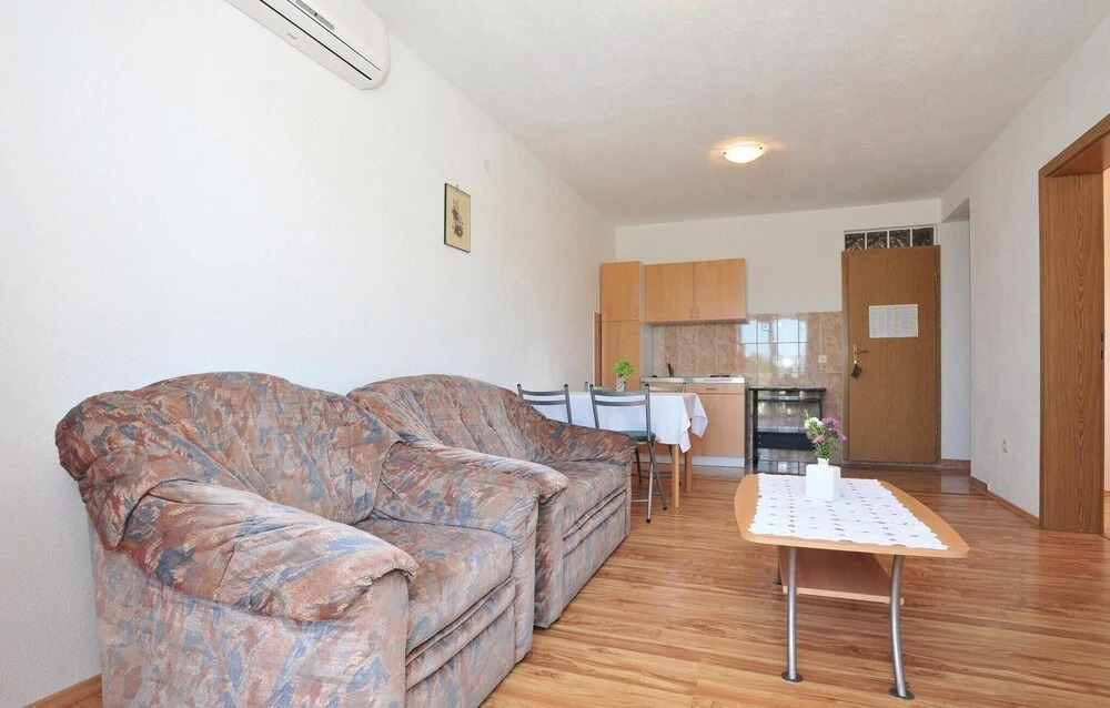 Beautiful Home in Lokva Rogoznica With Wifi and 2 Bedrooms
