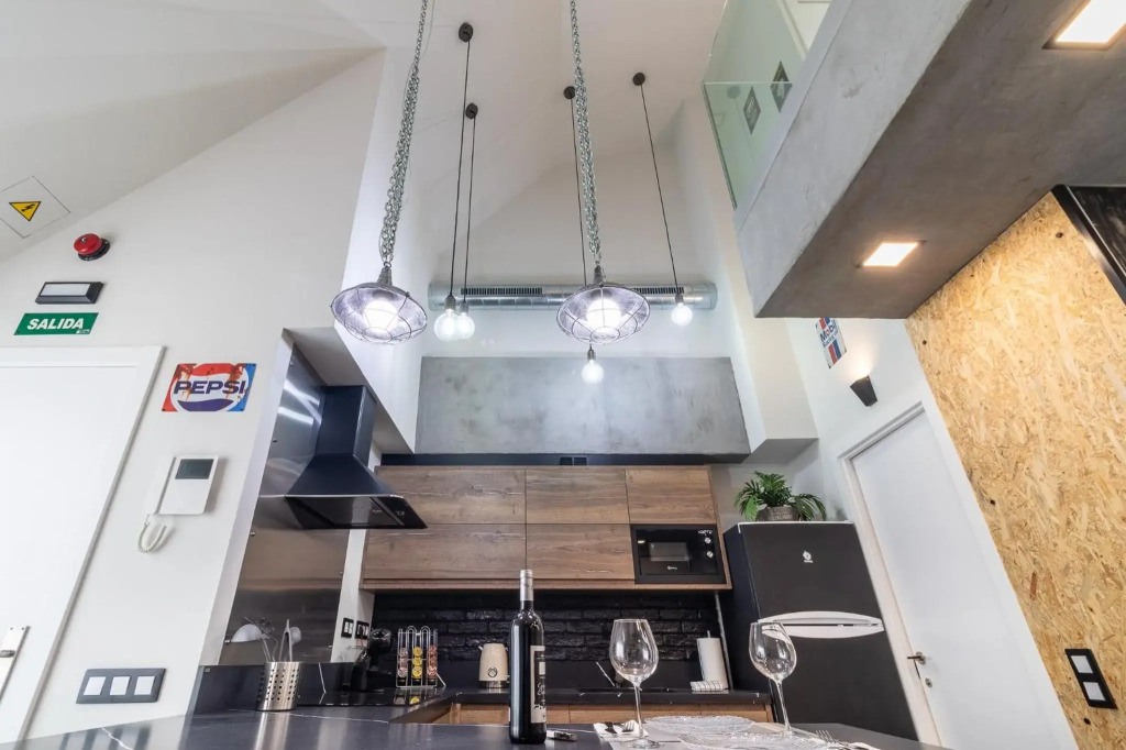 Flatguest Industrial Loft by Marina Suites - SCOOTERS - WIFI